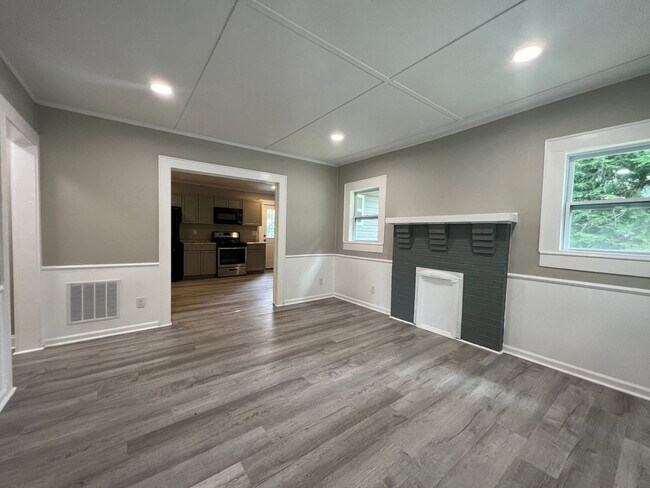 Foto del edificio - MOVE-IN READY!