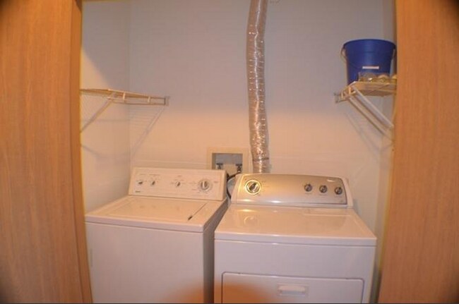 Foto del edificio - 430 Cunat Blvd.