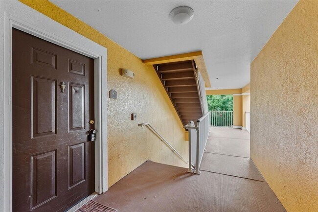 Photo - 5459 Vineland Rd Apartment