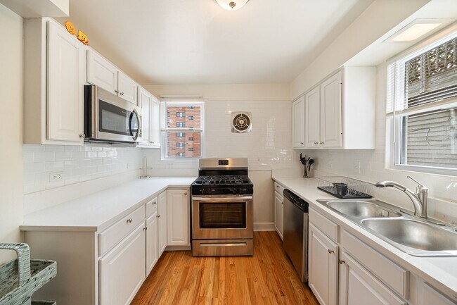 Building Photo - 1012 Garnett Pl