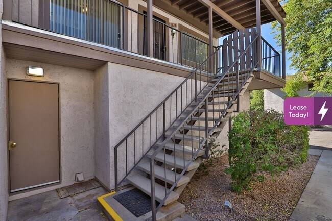 Building Photo - 1024 N 85th Pl