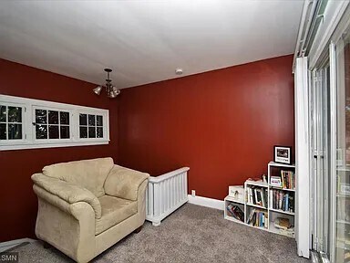 Planta superior - Sala de estar - 2055 Temple Ct