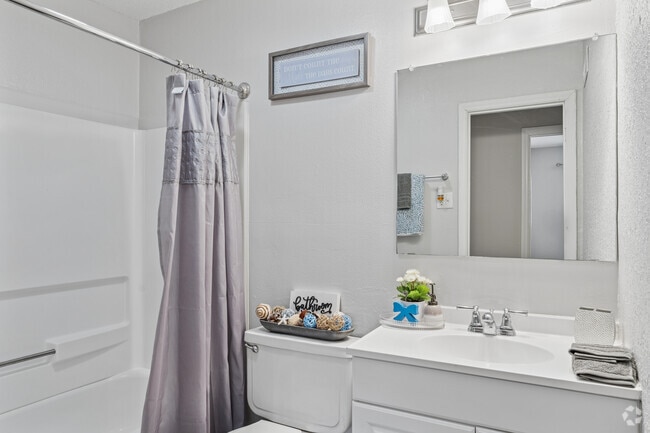 Majestic -2BR, 1BA - 900SF - Primary Bathroom - Royal Park - Students save up to 10%!