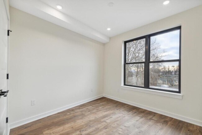 Photo - 6211 Woodbine Ave House