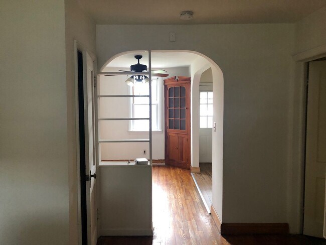 Foto del edificio - The Perfect 2 Bed / 1 Bath Townhouse 5 min...