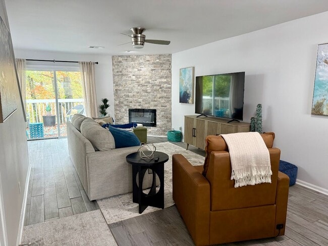 Building Photo - Fully furnished, private 2-story VB Condo!