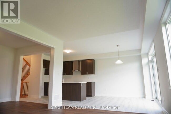 Building Photo - 44 Del Ray Cres