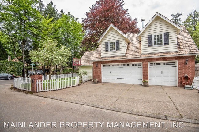 Building Photo - 17014 SW Rivendell Dr