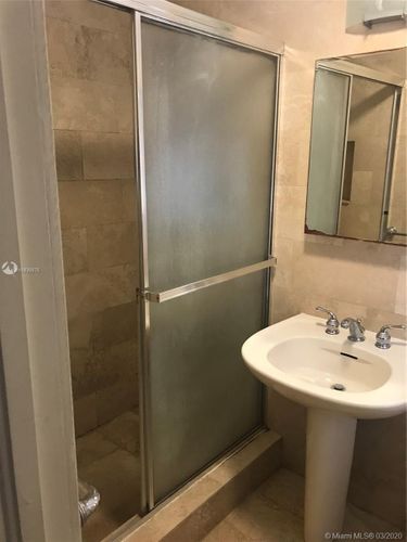 Building Photo - 60 Park Dr