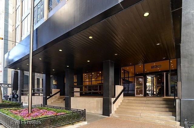 Main Lobby - 233 E Erie St