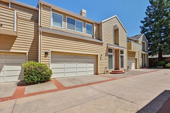 Building Photo - 1104 Lautrec Ter