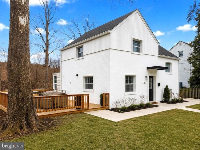 Building Photo - 6621 Hallwood Ave