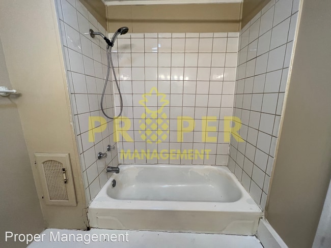 Building Photo - 3 br, 1.5 bath House - 39 E Norman Ave