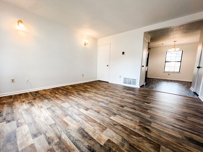 Building Photo - 1303 Santa Fe Cir