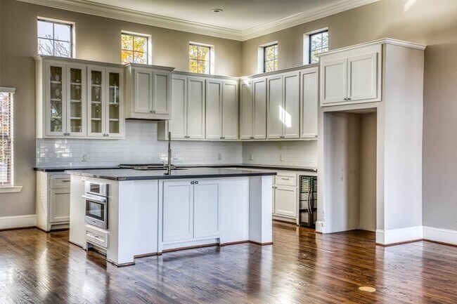 Foto del edificio - 5711 Winsome Ln