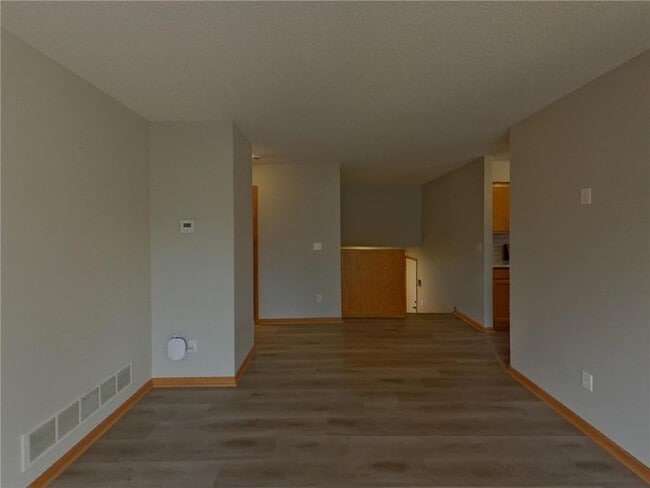 Building Photo - 452 Orchard Pkwy W