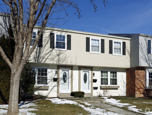 Building Photo - 6042 N Summit St