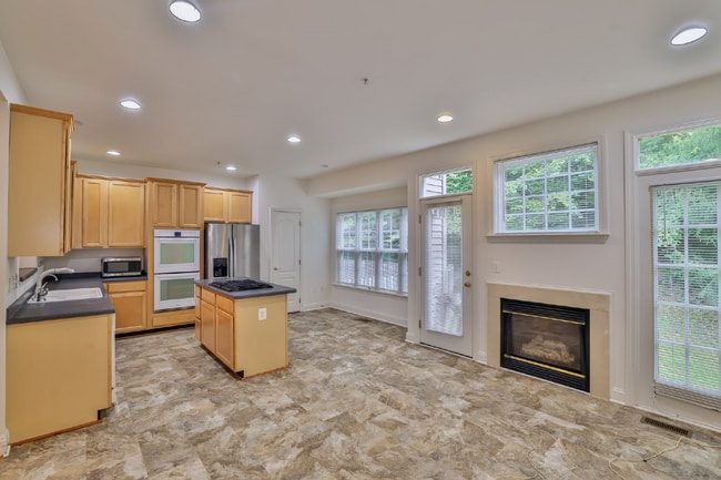 Photo - AFFORDABLE and SPACIOUS 3br Townhouse by P...