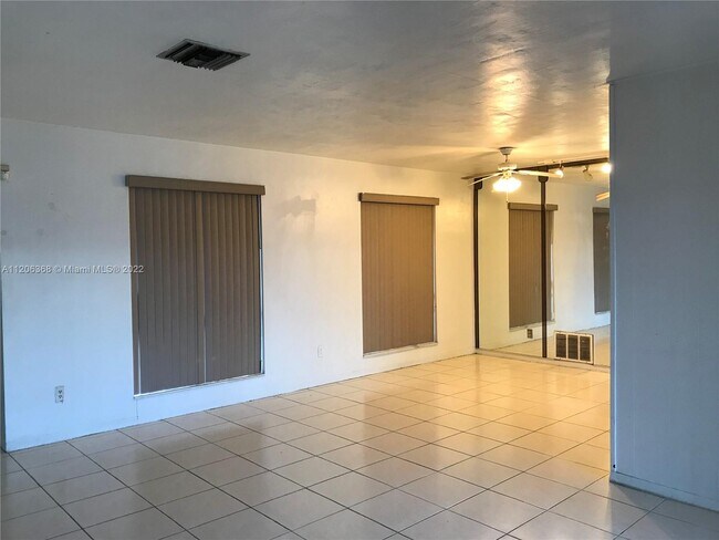 Foto del edificio - 7837 Ramona St