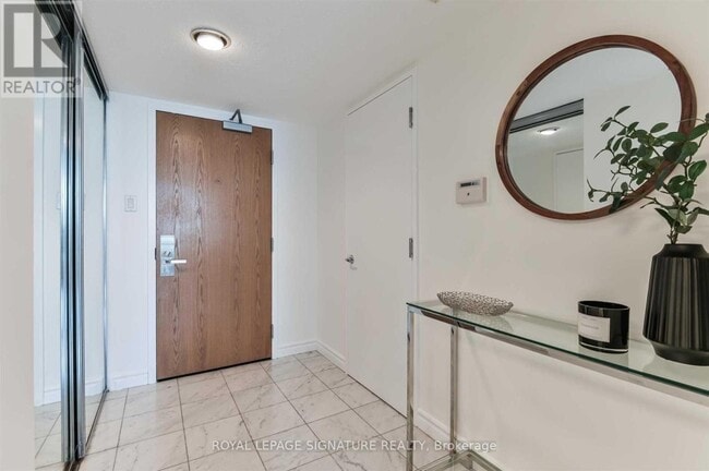 Building Photo - 38 Elm St