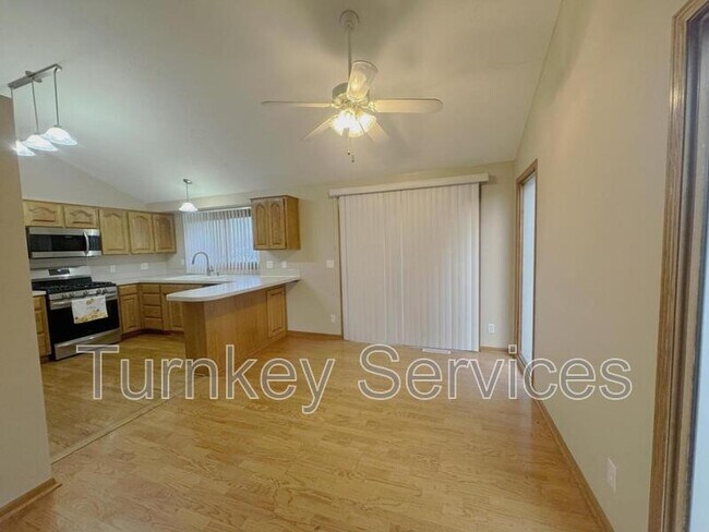 Building Photo - 2107 Queen Dr