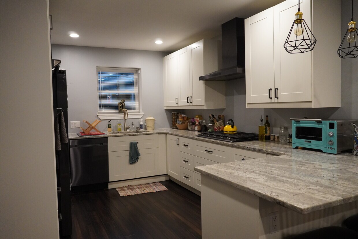 2031 Mifflin St, Philadelphia, PA 19145 Townhouse for Rent in