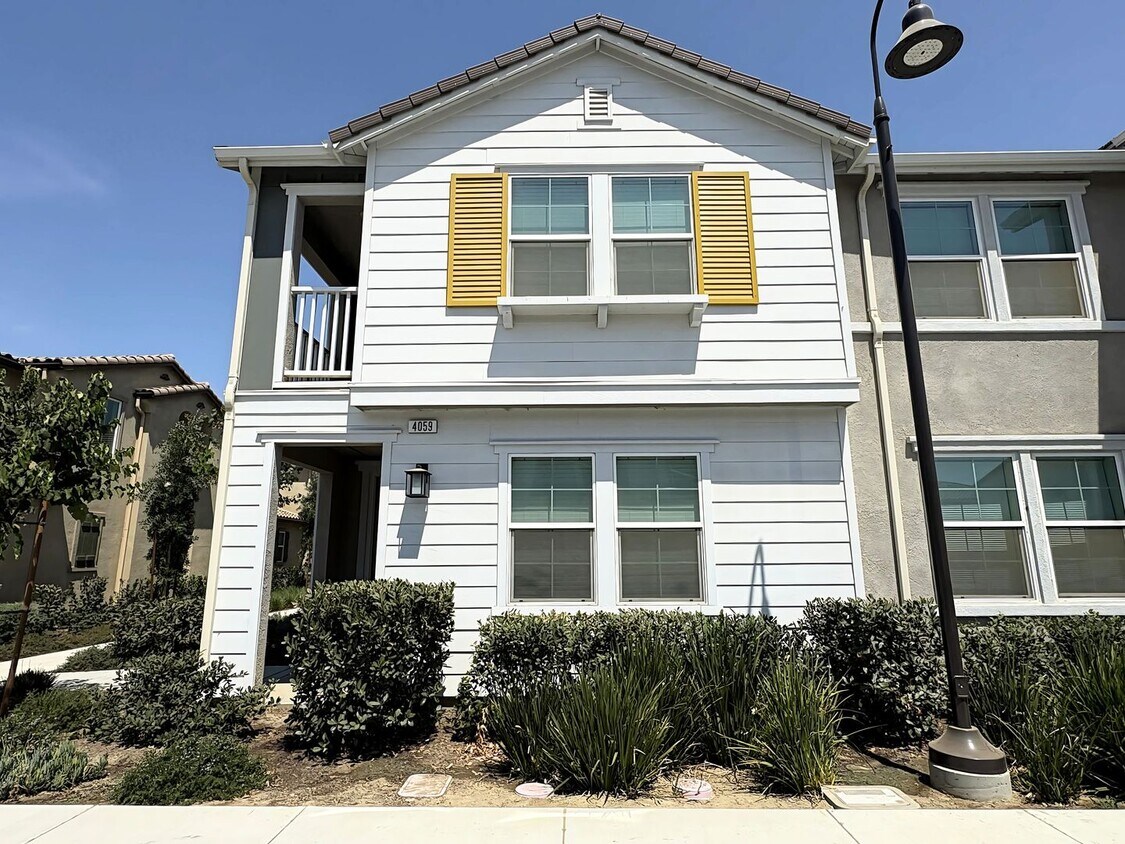 Primary Photo - Beautiful Condo