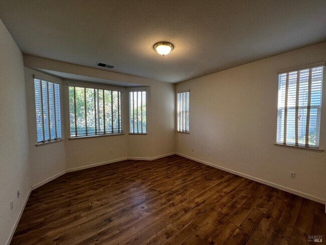 Building Photo - 760 Turnberry Terrace