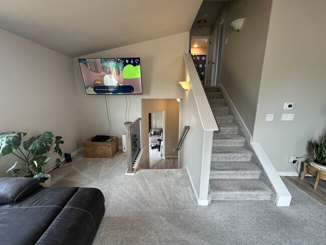 Foto del edificio - 3 Bed 4 bath house in Lorson Ranch!