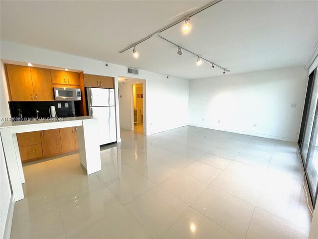 Foto del edificio - 555 NE 15th St