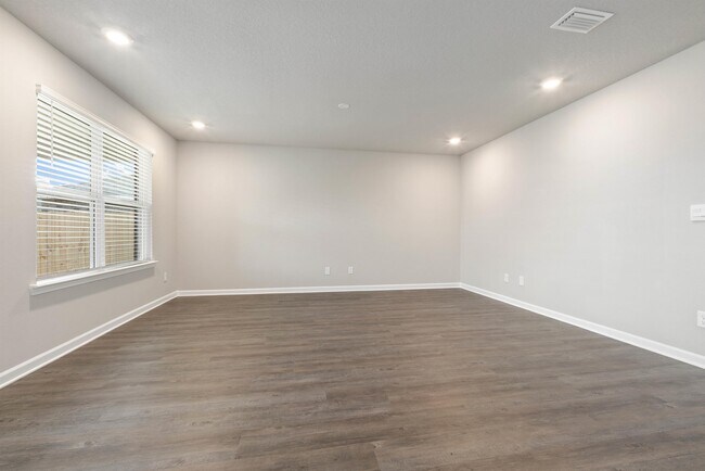 Building Photo - 2535 Arbordale Lp