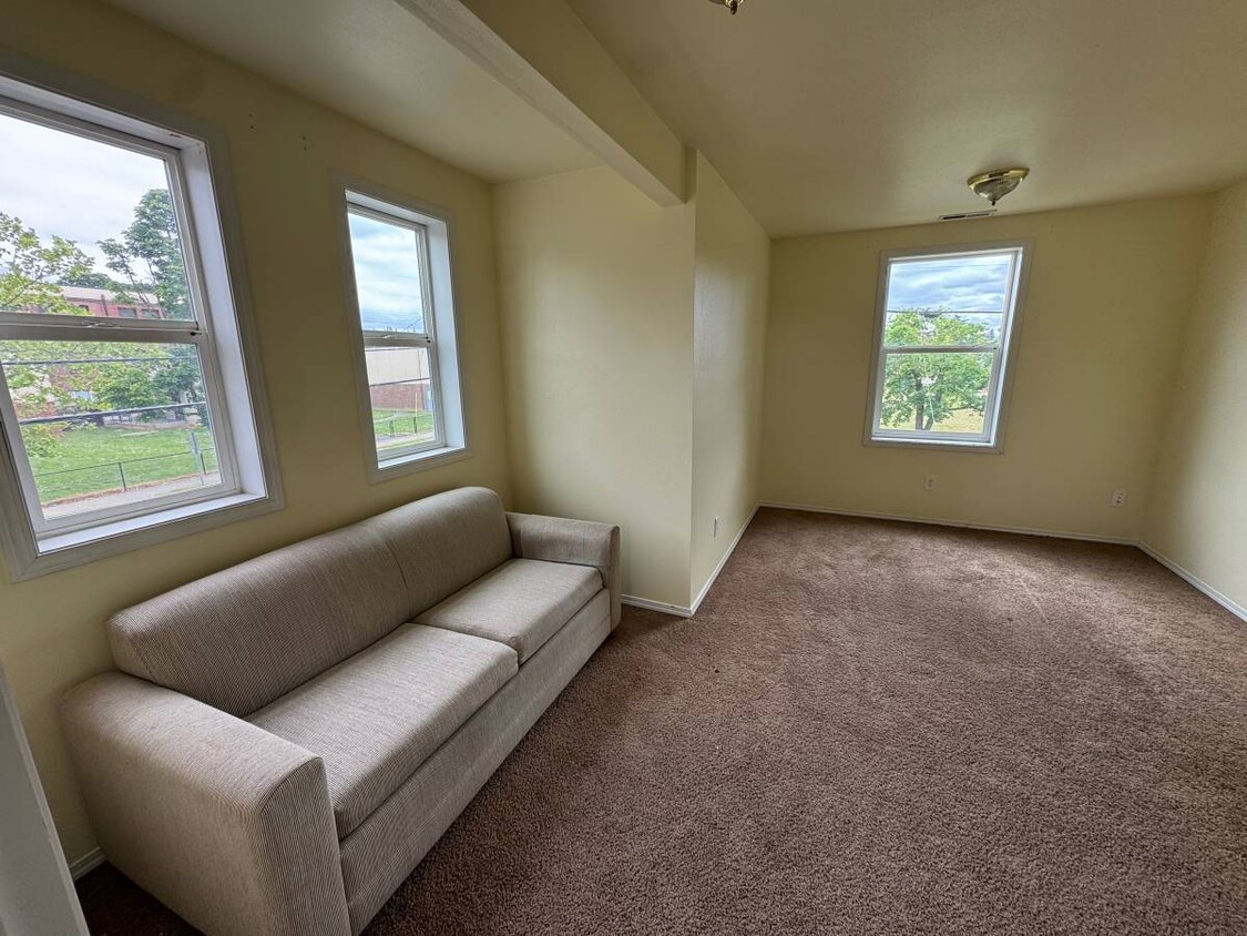 Large Room - From door - 2103 Broadway St NE
