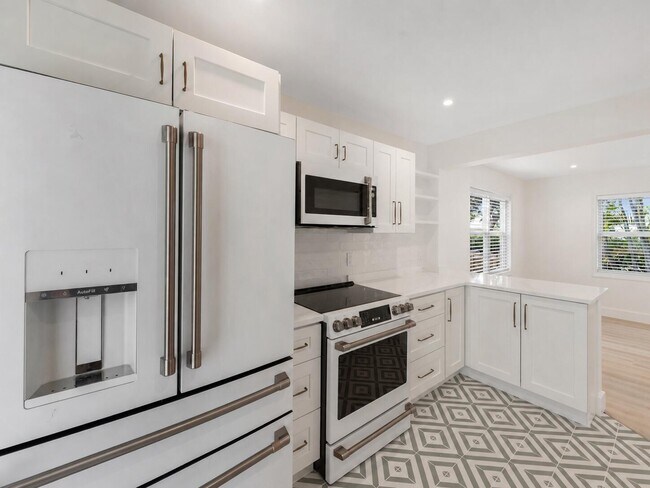 Building Photo - 514 52nd St