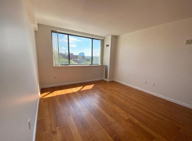 Foto del edificio - 169 Monsignor O'Brien Hwy