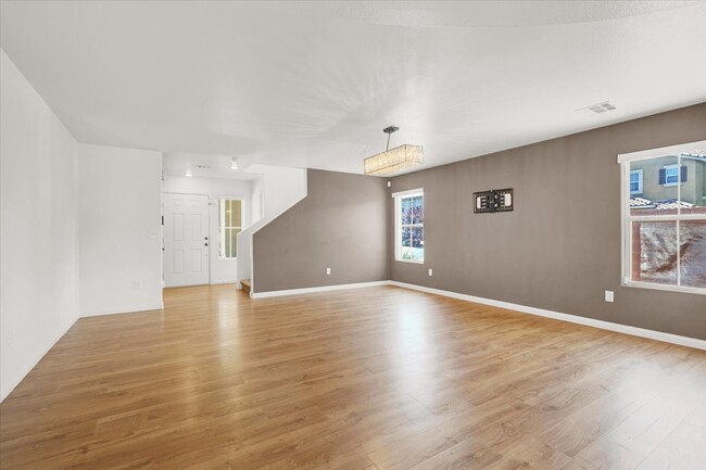Foto del edificio - 9376 Fort Bayard Ave