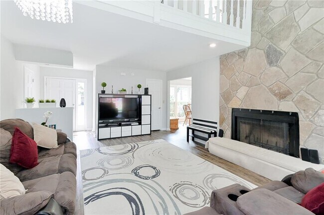 Building Photo - 4180 Pineset Dr