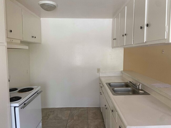 Building Photo - 5744 Laurel Canyon Blvd