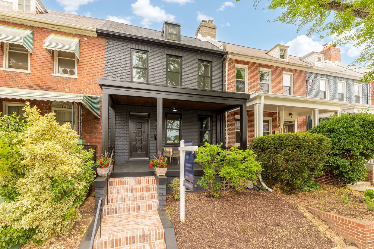 Primary Photo - 4327 2nd St NW