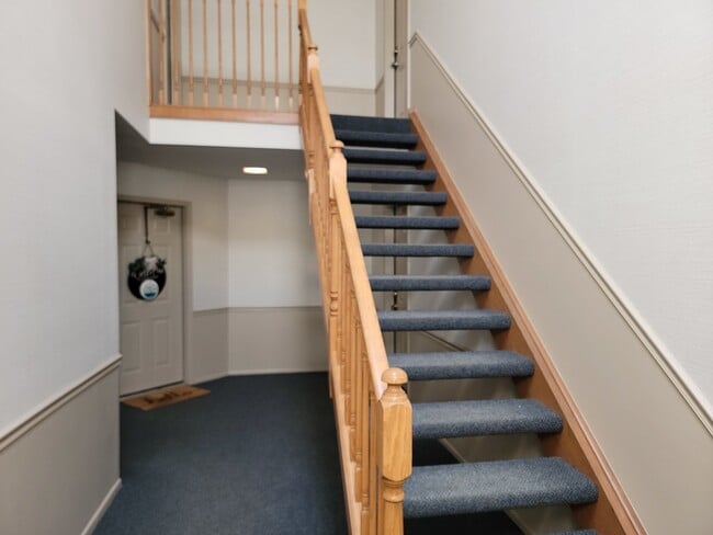 Building Photo - 102 Stirling Ln