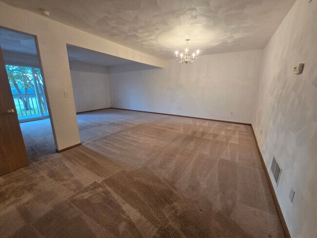 Foto del edificio - Large 3 Bedroom Townhouse in Burrell Schoo...