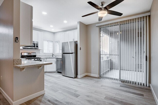 Foto del edificio - Newly Renovated Condo in 89074