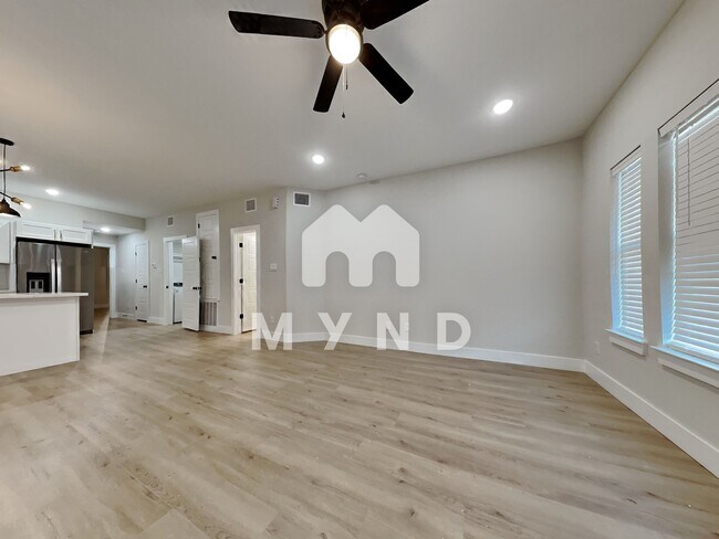 Foto del edificio - 3320 Bacchus St Unit A