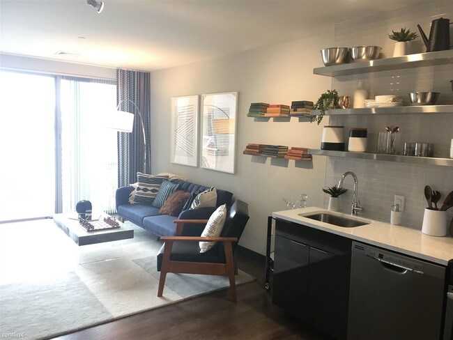 Foto del edificio - 1 br, 1 bath Apartment - 126 Border St # 1BED