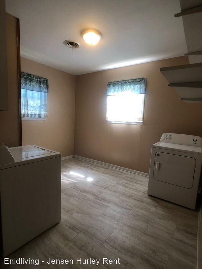 Building Photo - 3 br, 1 bath House - 1617 Meadowbrook