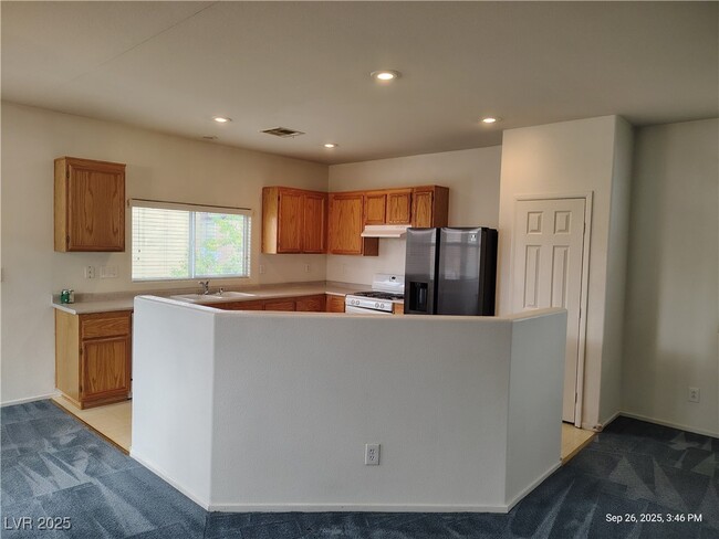 Building Photo - 6284 W Cougar Ave