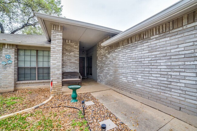 Foto del edificio - RENOVATED 4-BEDROOM IN WESTCREEK OAKS