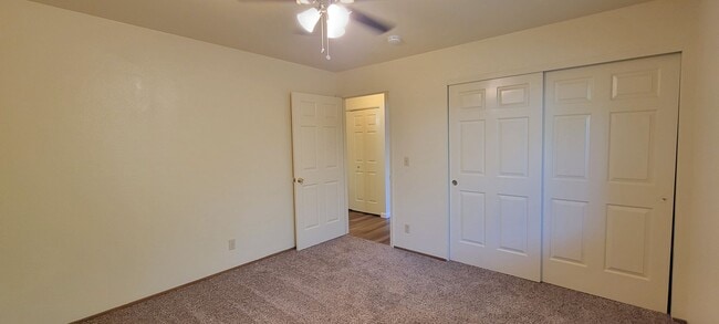 Building Photo - 866 Cally Ct