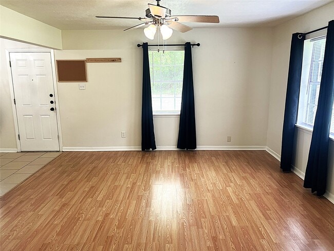 Foto del edificio - 560 Beverly Dr