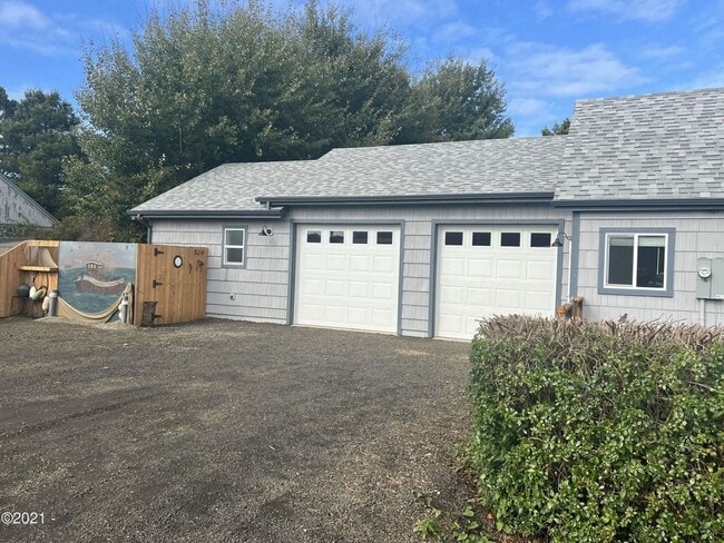 Building Photo - 1051/A/