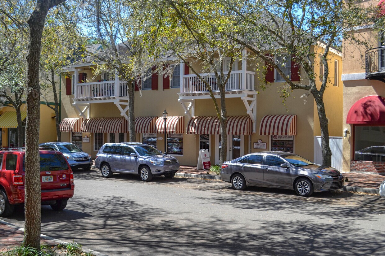 Foto principal - 2BR/2BA Upstairs Condo in Haile Village Ce...